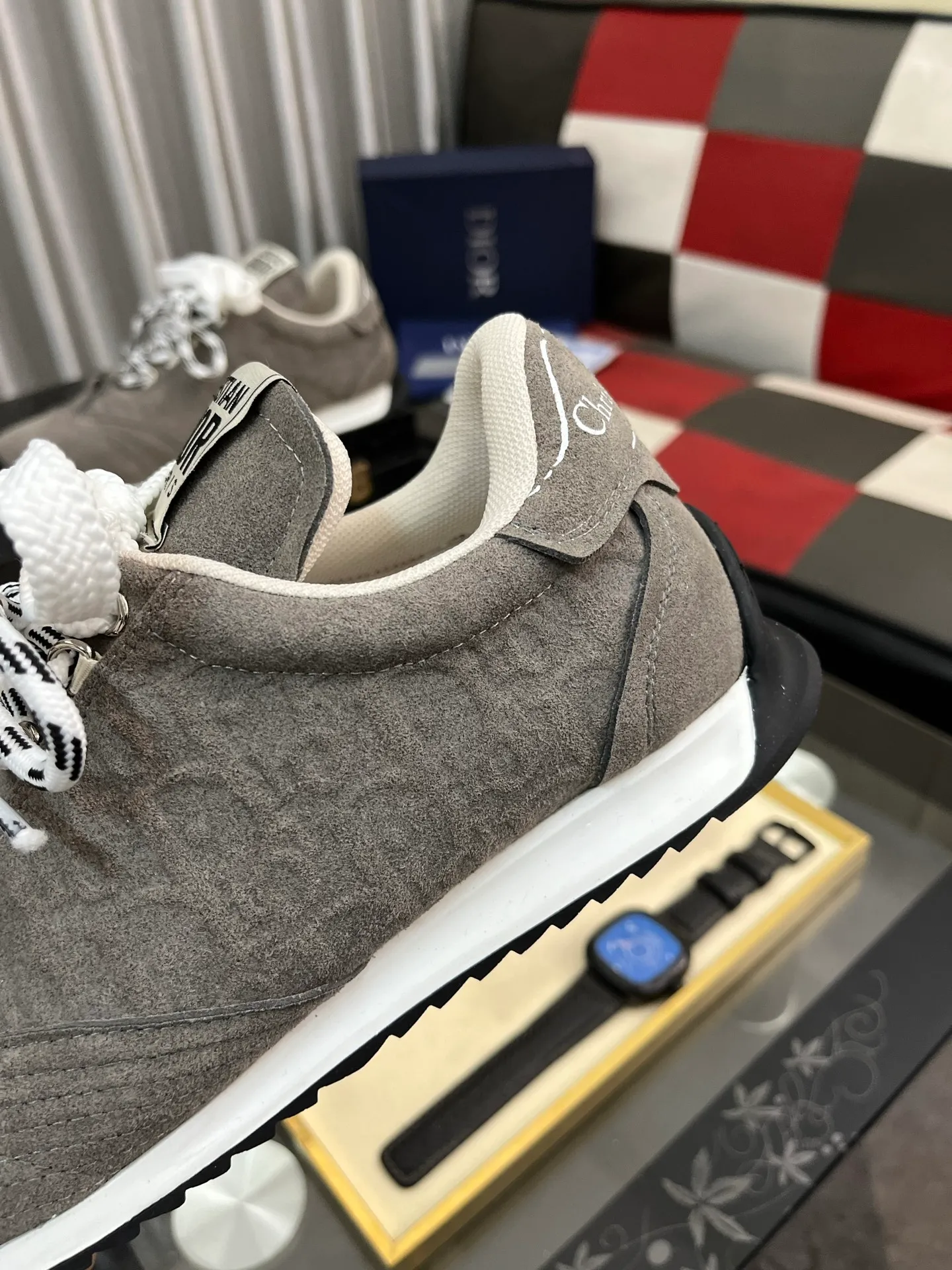 Men's shoes 💰500⌚️⌚️Dior original quality.~ Unique modern style sneakers. 🏃A must-have casual shoe for trendy men😍😍 Original brand imported from Italy, imported original leather, sheep lining (refuses to discolor and grind feet) Sole: Original sole provided by the original factory, French lazy style design ⚠️Fit to the feet, original quality, super comfortable original sole. Just like shooting the real thing 🎬The real thing is better Code number: 38-446️⃣Colors available